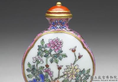 图片[2]-Famille-rose snuff bottle with imperial poetry and floral decoration, Qing dynasty, Qianlong reign (1736-1795)-China Archive